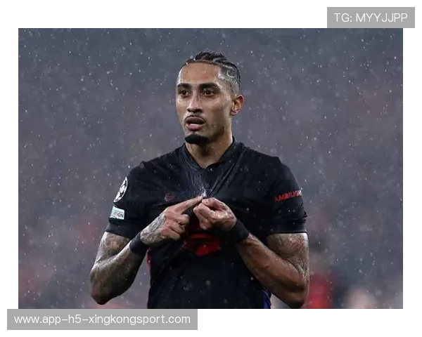 巴萨拉菲尼亚外脚背挑射得手