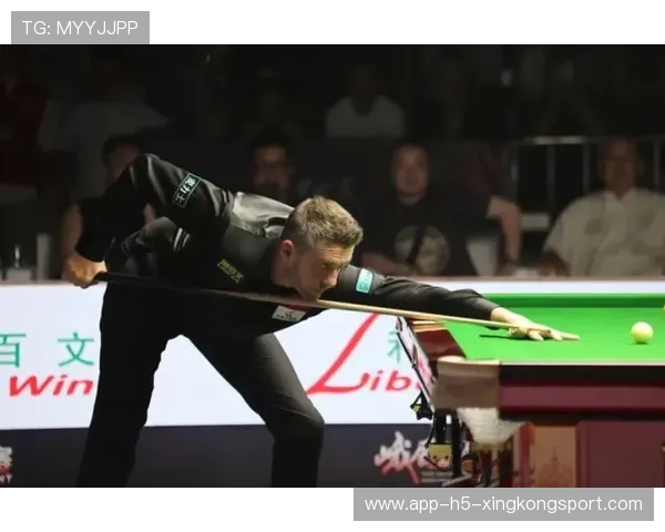 斯诺克大师赛现场座无虚席气氛火热