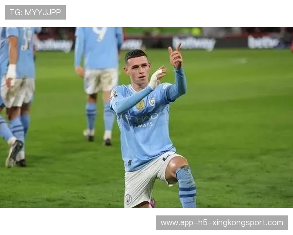 曼城肋部渗透极其顺畅，福登抽射偏